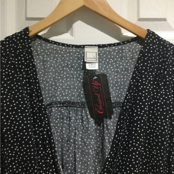 BNWT Lilian 100% Rayon Black and White V-Neck Polka Dot Blouse - Picture 3 of 5